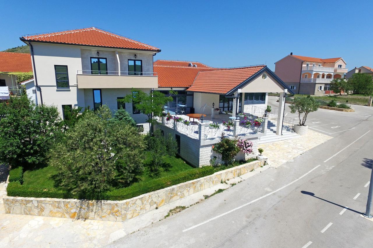 B&B Ave Maria Vrpolje Exterior photo